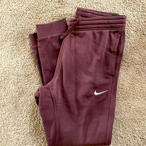 Maroon Nike Joggers (standard fit)